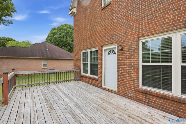 102 Redcliffe Drive NW, Huntsville, AL 35806