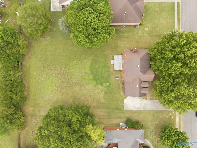 102 Redcliffe Drive NW, Huntsville, AL 35806
