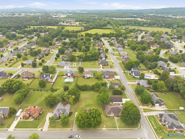 102 Redcliffe Drive NW, Huntsville, AL 35806