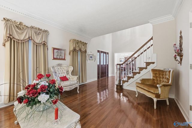 102 Redcliffe Drive NW, Huntsville, AL 35806