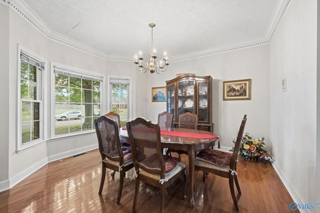 102 Redcliffe Drive NW, Huntsville, AL 35806