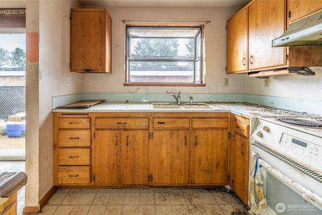 1216 E 70th Street, Tacoma, WA 98404