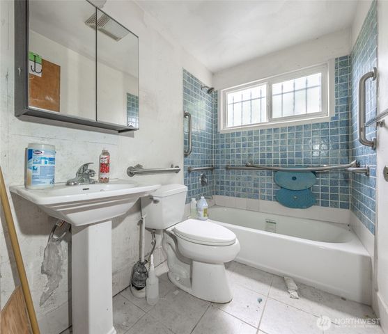 1216 E 70th Street, Tacoma, WA 98404
