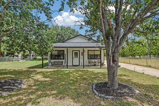 902 Linden ST, Bastrop, TX 78602