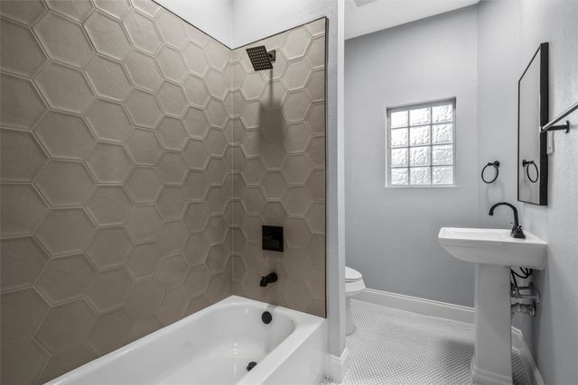 2111A HERRING Avenue, Waco, TX 76708