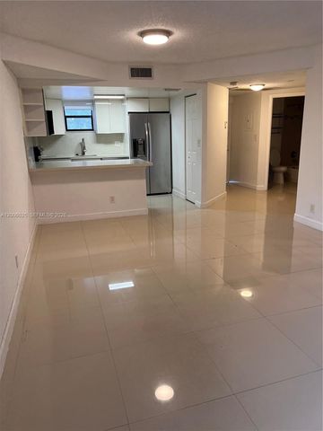 8290 Lake Dr 108, Doral, FL 33166