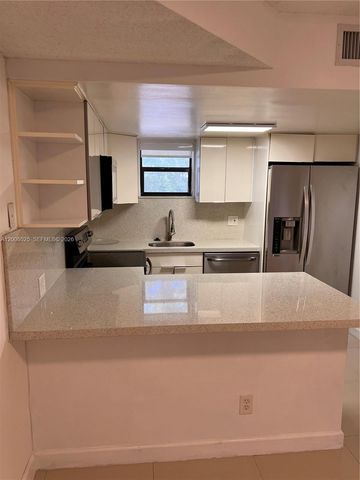 8290 Lake Dr 108, Doral, FL 33166