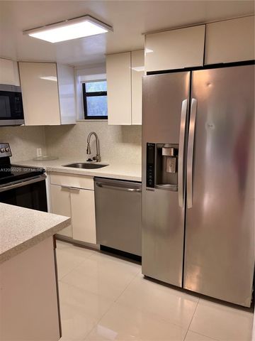 8290 Lake Dr 108, Doral, FL 33166