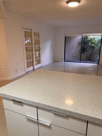 8290 Lake Dr 108, Doral, FL 33166