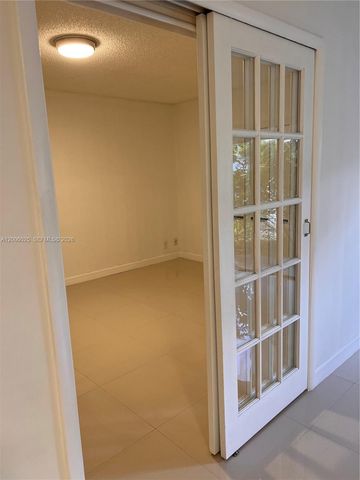 8290 Lake Dr 108, Doral, FL 33166