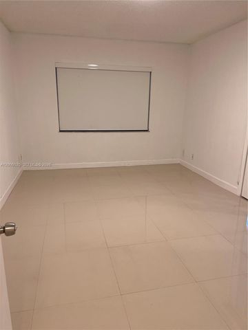 8290 Lake Dr 108, Doral, FL 33166