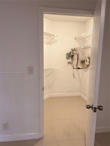 8290 Lake Dr 108, Doral, FL 33166