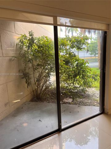 8290 Lake Dr 108, Doral, FL 33166