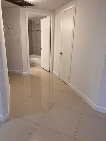 8290 Lake Dr 108, Doral, FL 33166