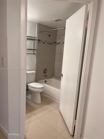 8290 Lake Dr 108, Doral, FL 33166