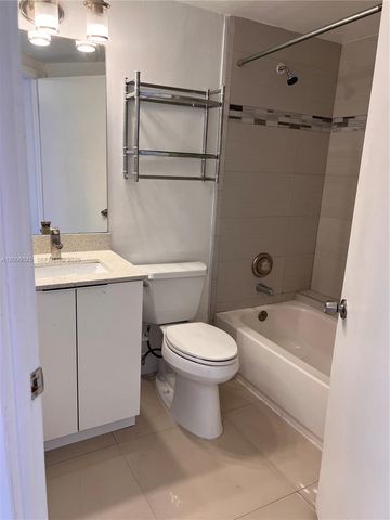 8290 Lake Dr 108, Doral, FL 33166