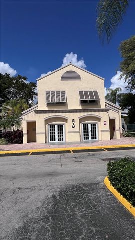 8290 Lake Dr 108, Doral, FL 33166