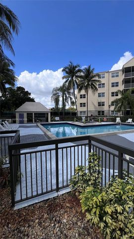 8290 Lake Dr 108, Doral, FL 33166