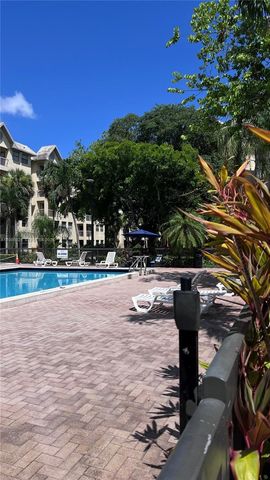 8290 Lake Dr 108, Doral, FL 33166