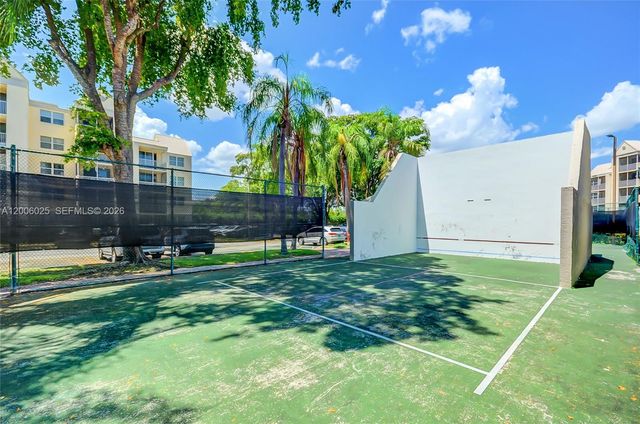 8290 Lake Dr 108, Doral, FL 33166