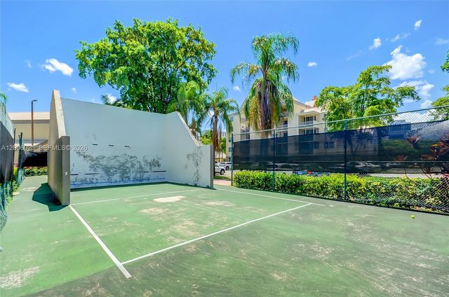 8290 Lake Dr 108, Doral, FL 33166