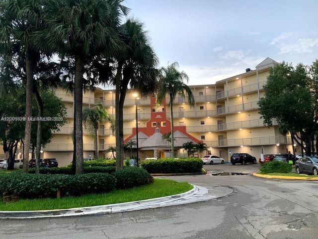 8290 Lake Dr 108, Doral, FL 33166