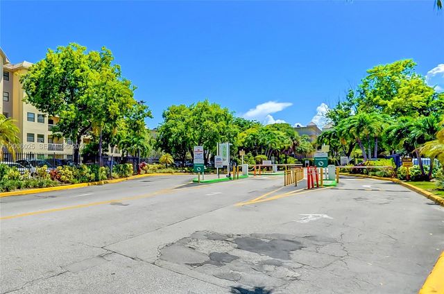 8290 Lake Dr 108, Doral, FL 33166