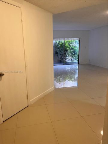 8290 Lake Dr 108, Doral, FL 33166