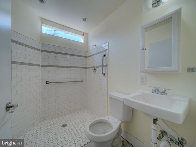 225 CROMWELL TER NE, Washington, DC 20002