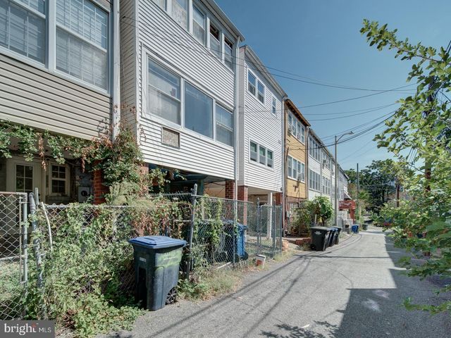 225 CROMWELL TER NE, Washington, DC 20002