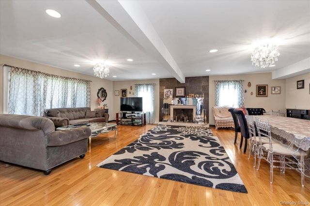 97 Birch Lane, Woodsburgh, NY 11598