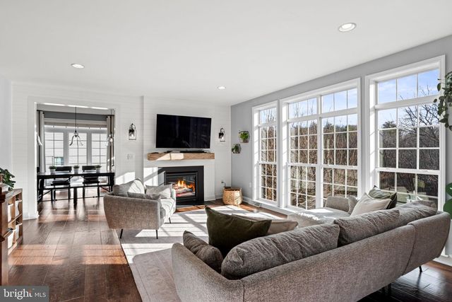 7041 WOODSMAN DR, Harrisburg, PA 17111