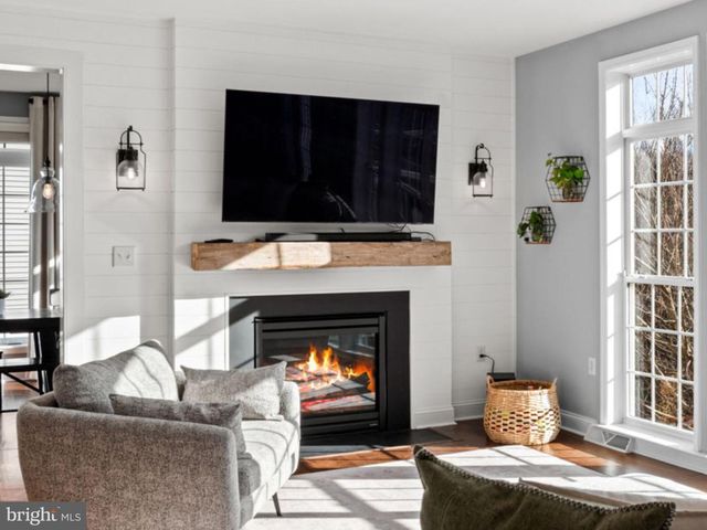 7041 WOODSMAN DR, Harrisburg, PA 17111