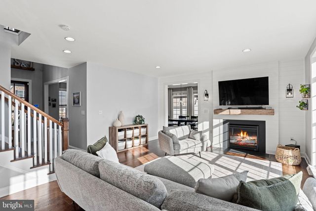 7041 WOODSMAN DR, Harrisburg, PA 17111