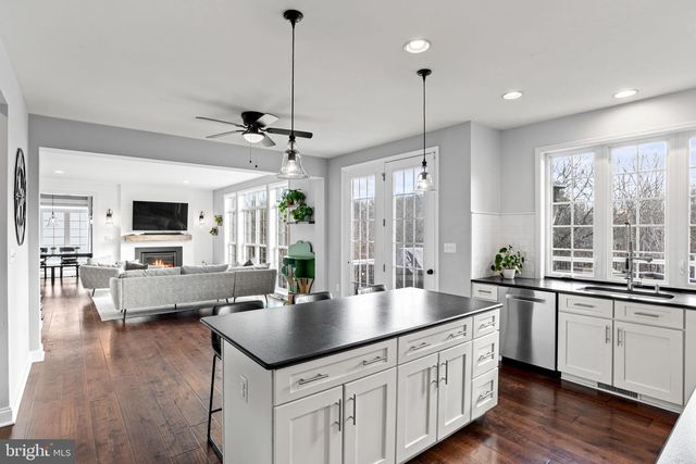 7041 WOODSMAN DR, Harrisburg, PA 17111