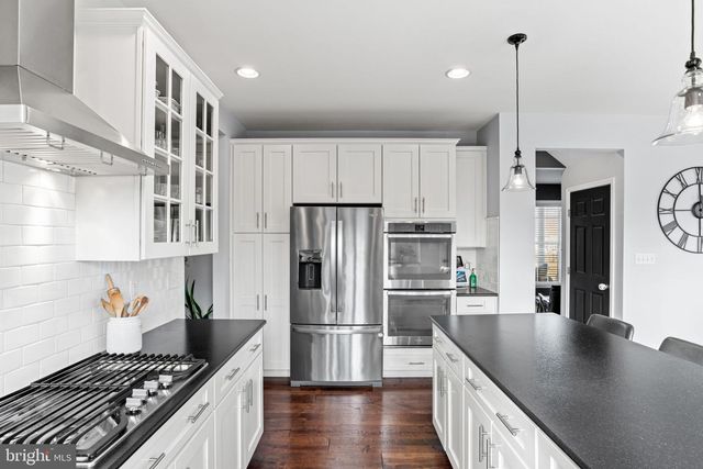 7041 WOODSMAN DR, Harrisburg, PA 17111