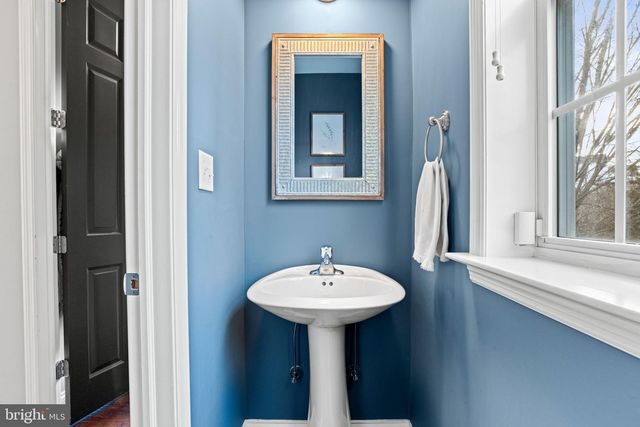 7041 WOODSMAN DR, Harrisburg, PA 17111