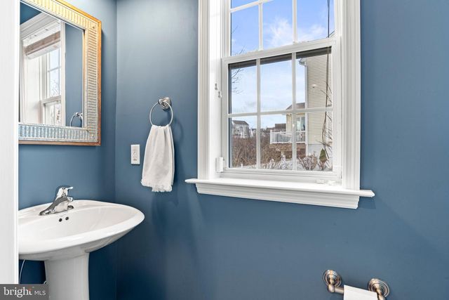 7041 WOODSMAN DR, Harrisburg, PA 17111