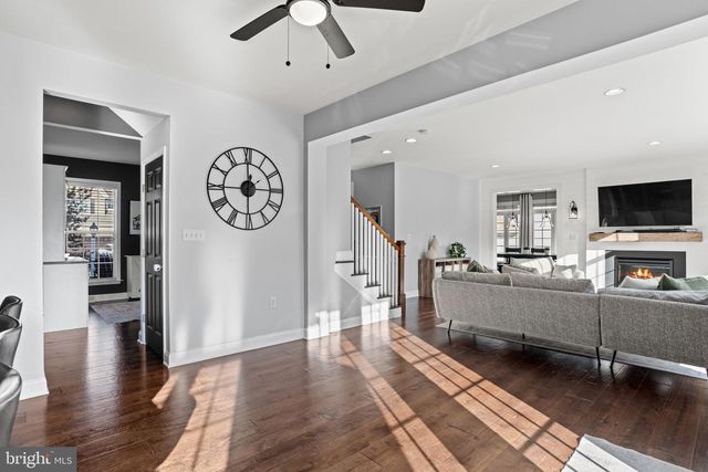 7041 WOODSMAN DR, Harrisburg, PA 17111