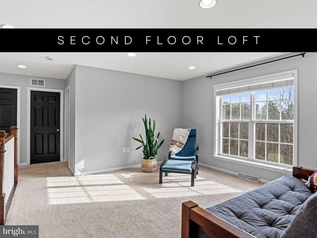 7041 WOODSMAN DR, Harrisburg, PA 17111