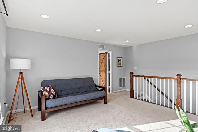 7041 WOODSMAN DR, Harrisburg, PA 17111