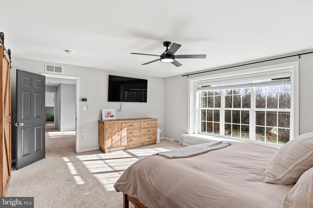 7041 WOODSMAN DR, Harrisburg, PA 17111