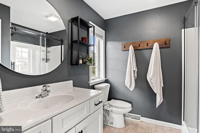 7041 WOODSMAN DR, Harrisburg, PA 17111