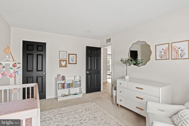 7041 WOODSMAN DR, Harrisburg, PA 17111