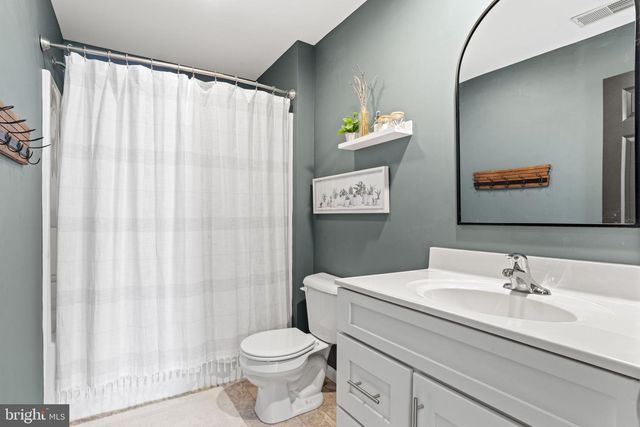 7041 WOODSMAN DR, Harrisburg, PA 17111