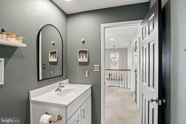 7041 WOODSMAN DR, Harrisburg, PA 17111