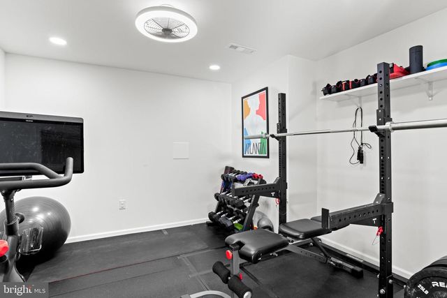 7041 WOODSMAN DR, Harrisburg, PA 17111