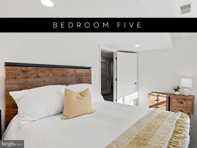 7041 WOODSMAN DR, Harrisburg, PA 17111