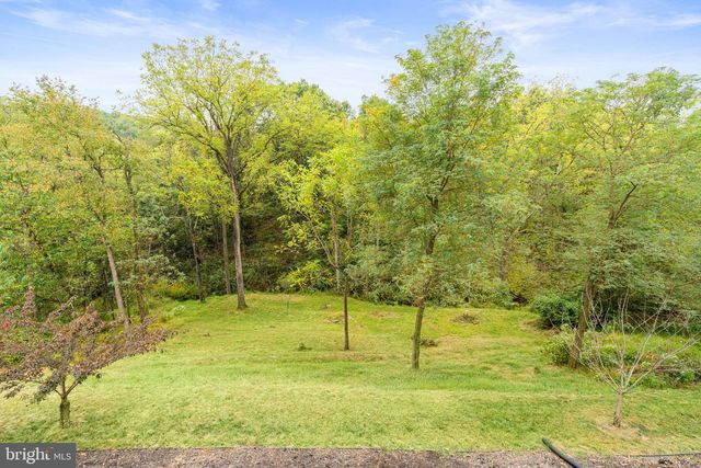 7041 WOODSMAN DR, Harrisburg, PA 17111