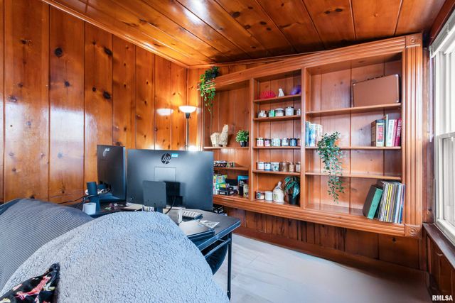 7425 N GALENA Road, Peoria, IL 61615